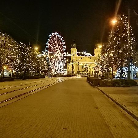 Green Island In The Downtown With Free Parking Debrecen Exterior foto